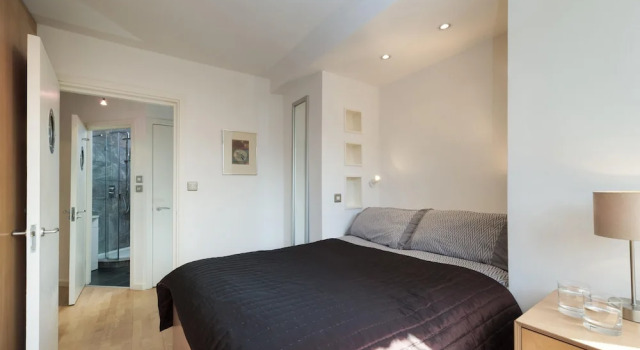 Apartment 8, County House, Central London
