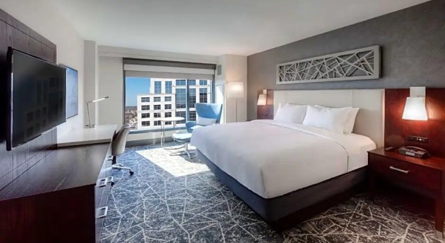 Номер Executive с видом на канал Hilton Norfolk The Main