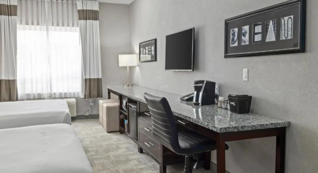 Четырёхместный номер Standard Home Inn & Suites Regina Airport