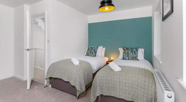 Air Host and Stay - 3 Bedroom new build sleeps 8 minutes from LFC free parking 16, Prenota Hotel Liverpool Merseyside