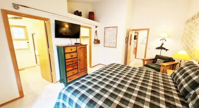 Коттедж Snowshoe Inn-pyramid Mtn 7 3 Bedroom Home