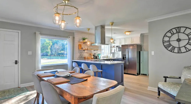 Коттедж Chic Charleston Home - Half Mile to Park Circle!