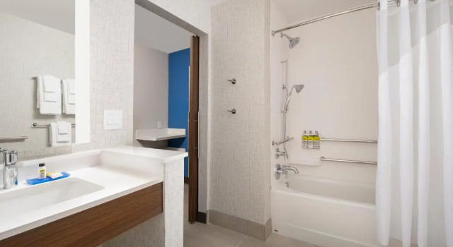 Четырёхместный номер Standard Holiday Inn Express Atlanta SW - Newnan by IHG