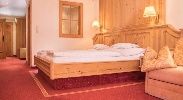 Hotel Post, Rezerwuj Hotel Hotele w Tyrol z parkingiem, Parking