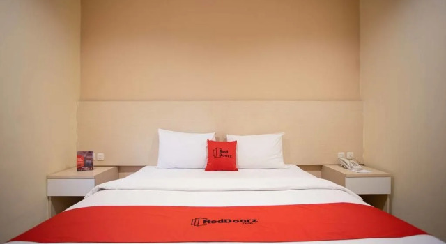 RedDoorz Premium near Kawasan Industri Cikarang, Rezervovat Hotel Cikarang West Java