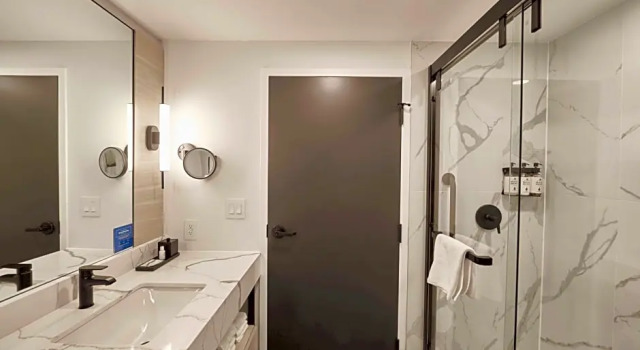 Номер с видом на город Bloom Mississauga, Tapestry Collection By Hilton