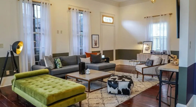 Charming 3br/2ba Home in Historic Treme by Domio, Забронировать Отель Отели Нового Орлеана с парковкой, рядом с Armstrong Park, Парковка