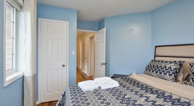 QuickStay - House by The Lake (3Bdrm Near Go Station), Varaa Hotelli Scarborough 