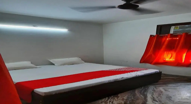 OYO 82033 Hotel Grand Plaza, Забронировать Отель Рохини Нью-Дели, рядом с DTU