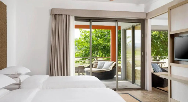 Люкс Sheraton New Caledonia Deva Spa & Golf Resort