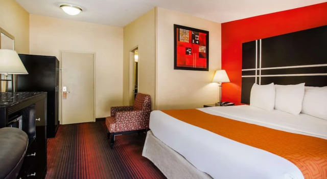 Двухместный номер Business с балконом Howard Johnson by Wyndham North Plainfield