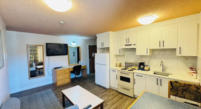 Четырёхместный люкс Canadas Best Value Inn & Suites-Castlegar