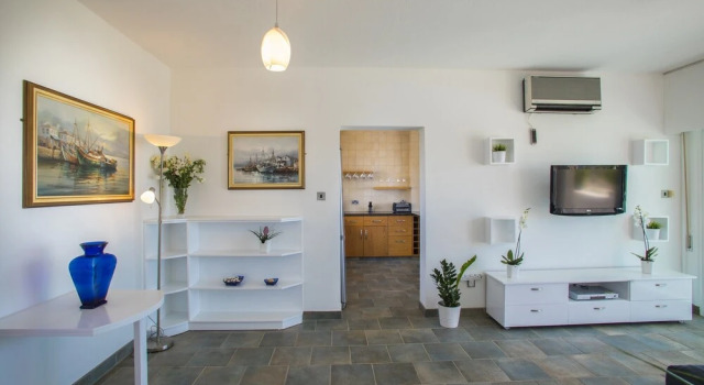 Lordos Sunshore Beachfront Suite, Book Apartment Hotels in Larnaka with Parking, Parking