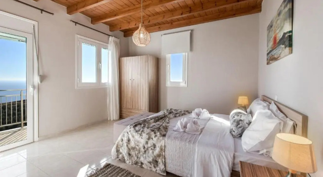 Tranquil sea view villa with private pool, just 2km from the beach!