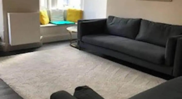 Апартаменты с 4 комнатами JOIVY Iconic Cockburn Street 4 Bedroom Apartment: Heart of Old Town