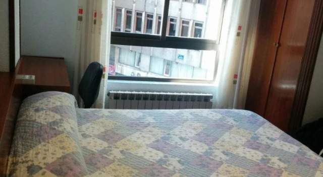 Pension Angelines, Sneuu Hostel Santander, Забронировать Отель Отели Сантандера с парковкой, рядом с Музей модернистского и современного искусства Сантандера и Кантабрии, Парковка