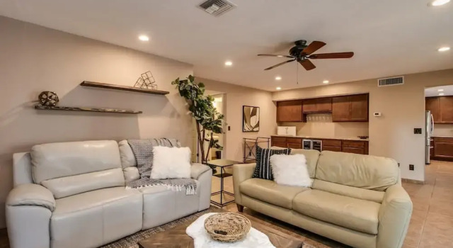 North Scottsdale Retreat w Resort Like Backyard!, Забронировать Курортный отель Финикс 