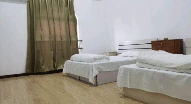 Кровать в общем номере Happy 100 B&B