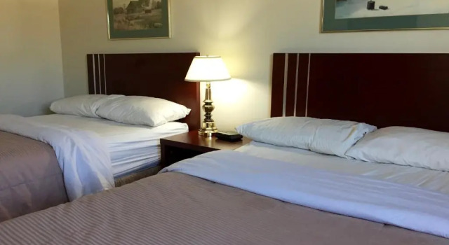 Standard Quadruple room Colonial Inn
