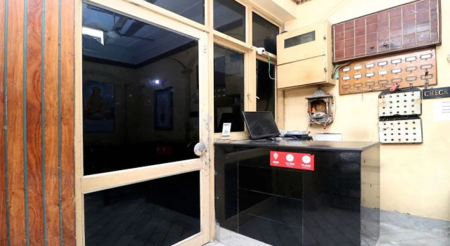 OYO 29193 Amrit Guest House