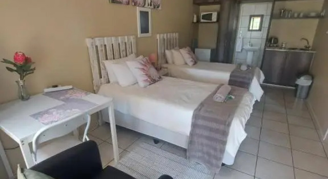 DeLutz Overnight Accommodation Room 2
