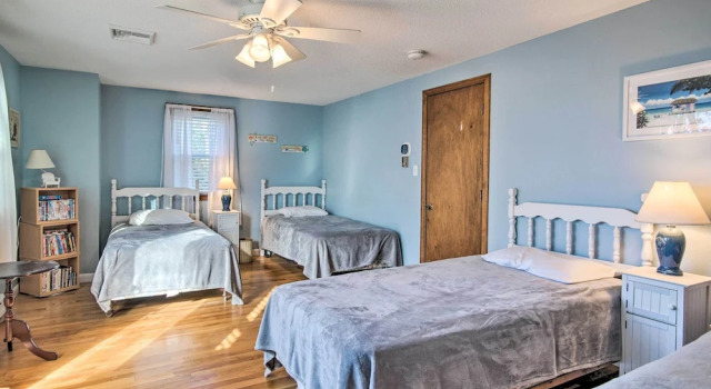 Walk to Great Pond: Spacious East Falmouth Home, Prenota Casa vacanze Teaticket Stati Uniti