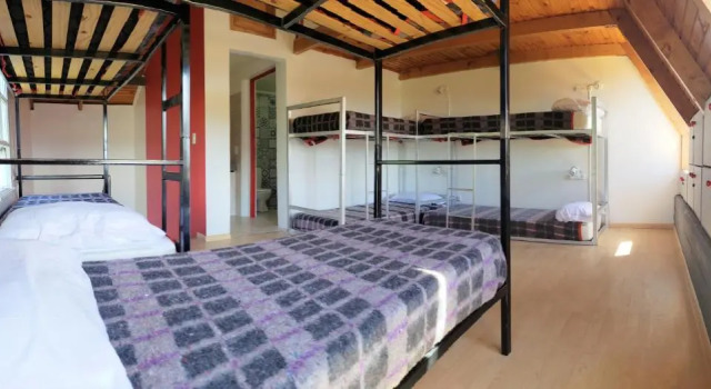 Кровать в общем номере Red House Hostel