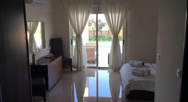 Paradise Latchi Villa