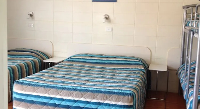Четырёхместный семейный номер Standard Sunburst Motel