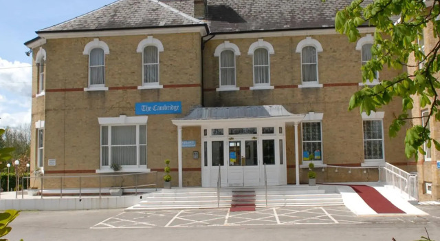 Gatwick Cambridge Hotel