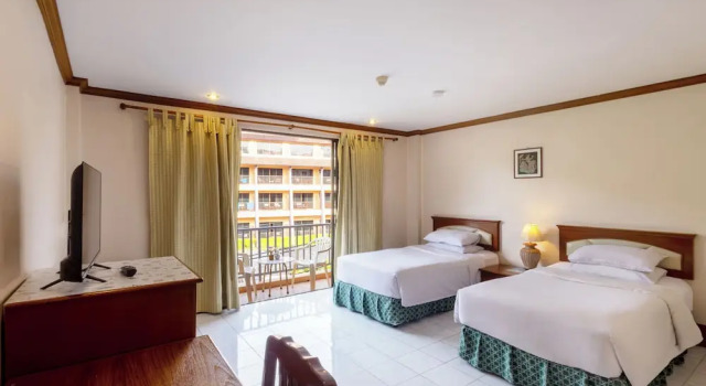 Двухместный номер Standard с балконом и с видом на улицу Kata Sun Beach Hotel