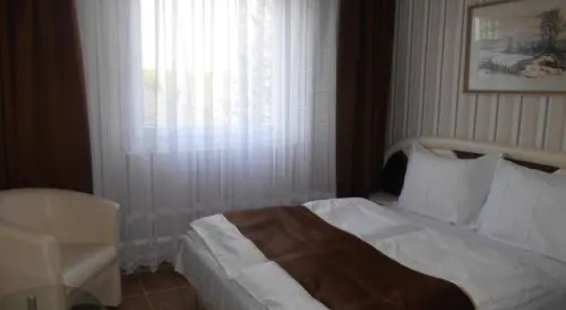 Holdfény Hotel, Забронировать Отель Forró 