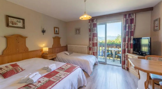 Трёхместный номер Classic Hôtel Restaurant Le Bois Joli et SPA