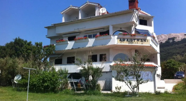 Apartments Lucija, Varaa Huoneisto Hotellit Kvarner Islands uima-altaalla, Uima-allas