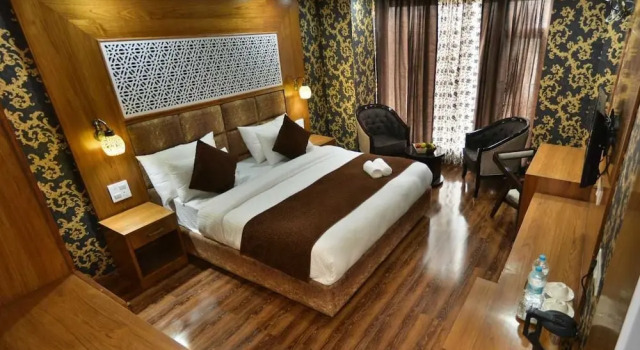 Двухместный номер Premium с видом на горы Hotel The Montreal Srinagar