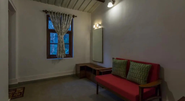 Люкс SaffronStays Milton Abbott Estate - 2BR colonial-era bungalow with garden, golf course views & bonfire nights near Ooty Golf Club