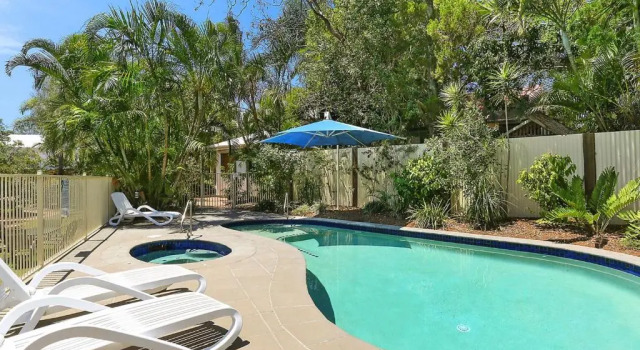 Апартаменты Standard c 1 комнатой Chez Noosa Holiday Apartments