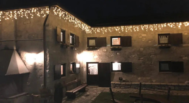 Chalet Maso Pino, Забронировать Шале Коттеджи Кастелло-Тезино, Коттедж