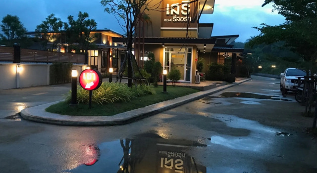 Seree Grand Resort