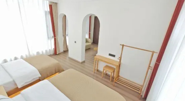 Двухместный семейный люкс Yunsong Homestay (Caicun Bohai Branch)