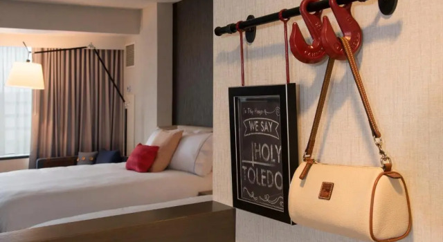 Номер Standard Renaissance Toledo Downtown Hotel