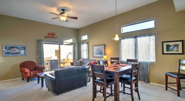 Апартаменты с 2 комнатами с балконом Lovely Condo w/ Balcony < 3 Miles to Parks + Golf!