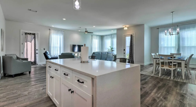 Spacious Gulfport Home - Walk to Beach, Забронировать Дом для отпуска Галфпорт Миссисипи - побережье