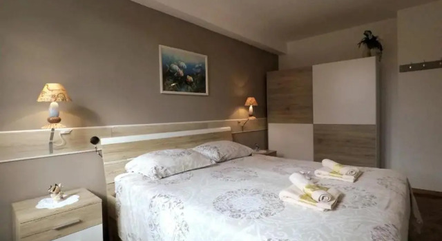 Apartments Posejdon & Neptun, Prenota Appartamento Splitska 