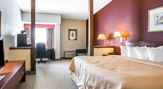 Двухместный номер Standard Quality Inn & Suites Elizabethtown