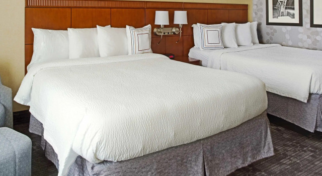 Четырёхместный номер Standard Courtyard by Marriott Aberdeen at Ripken Stadium