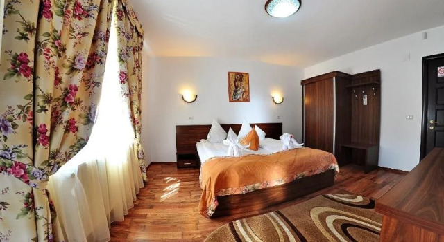 Pensiunea Roua Voronetului, Prenota Hotel Voronet Suceava