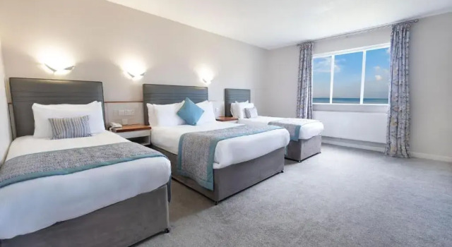 Семейный номер Standard с видом на море Livermead Cliff Hotel