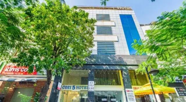 Dancenter O Cozy 5 Hotel Near SECC, Забронировать Отель District 6 Хошимин, рядом с Crescent Mall