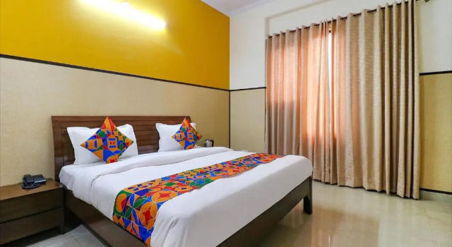 Номер Deluxe FabHotel Elite Peak